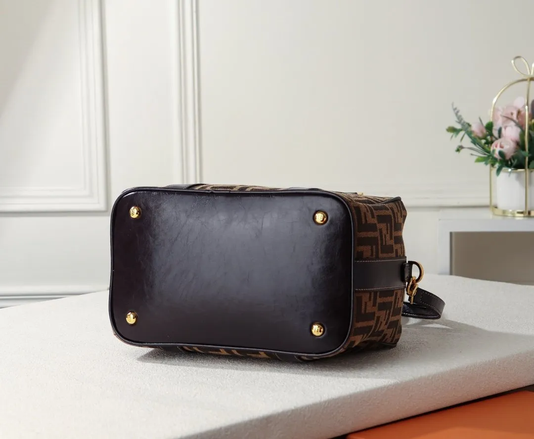 EN   Designer bags by Fendi 180