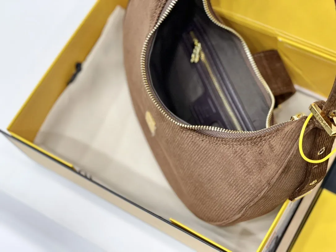 EN   Designer bags by Fendi 200