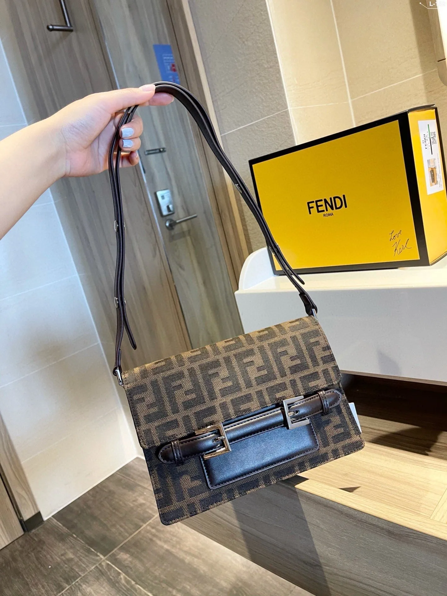 EN   Designer bags by Fendi 211