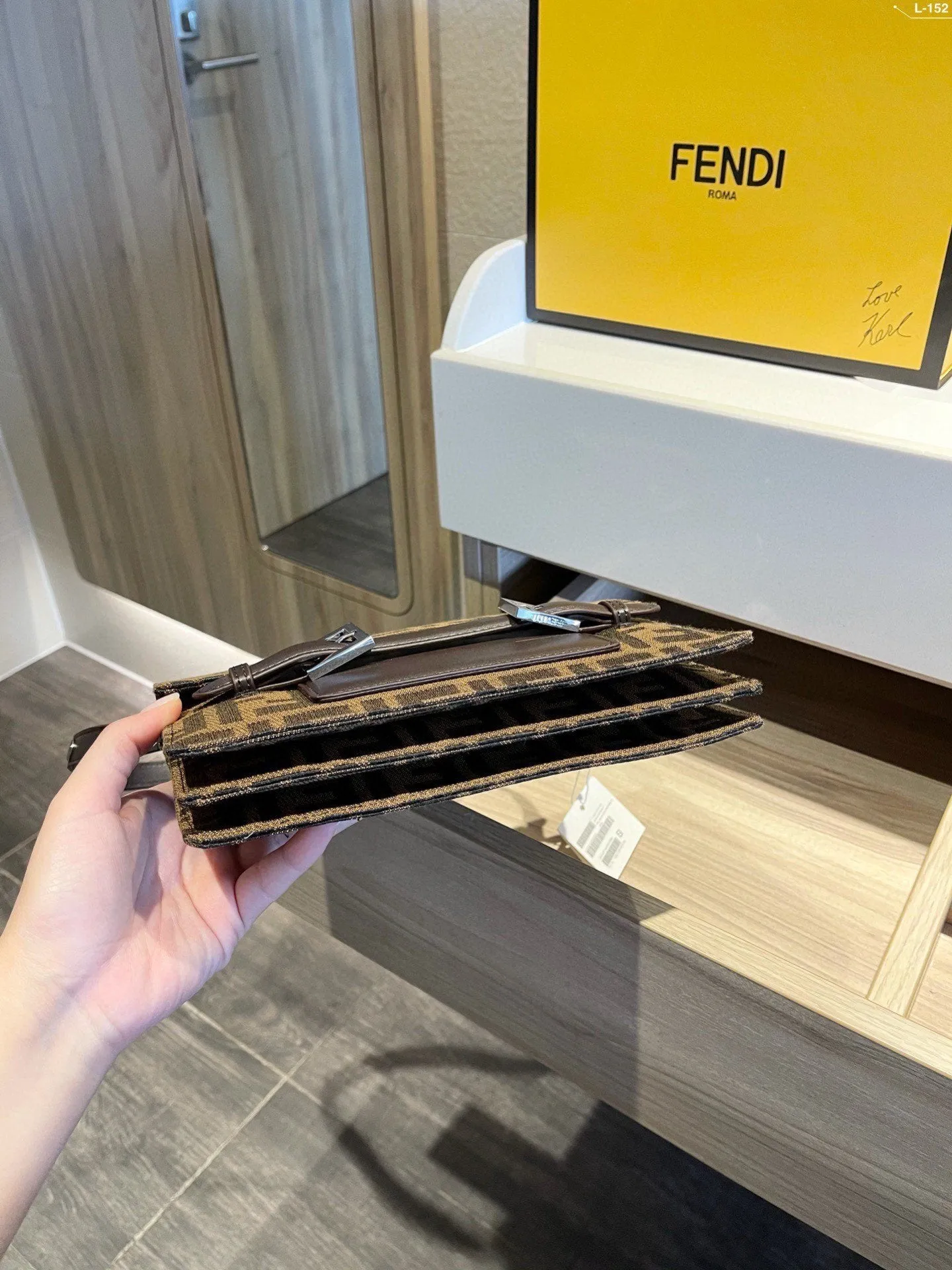 EN   Designer bags by Fendi 211