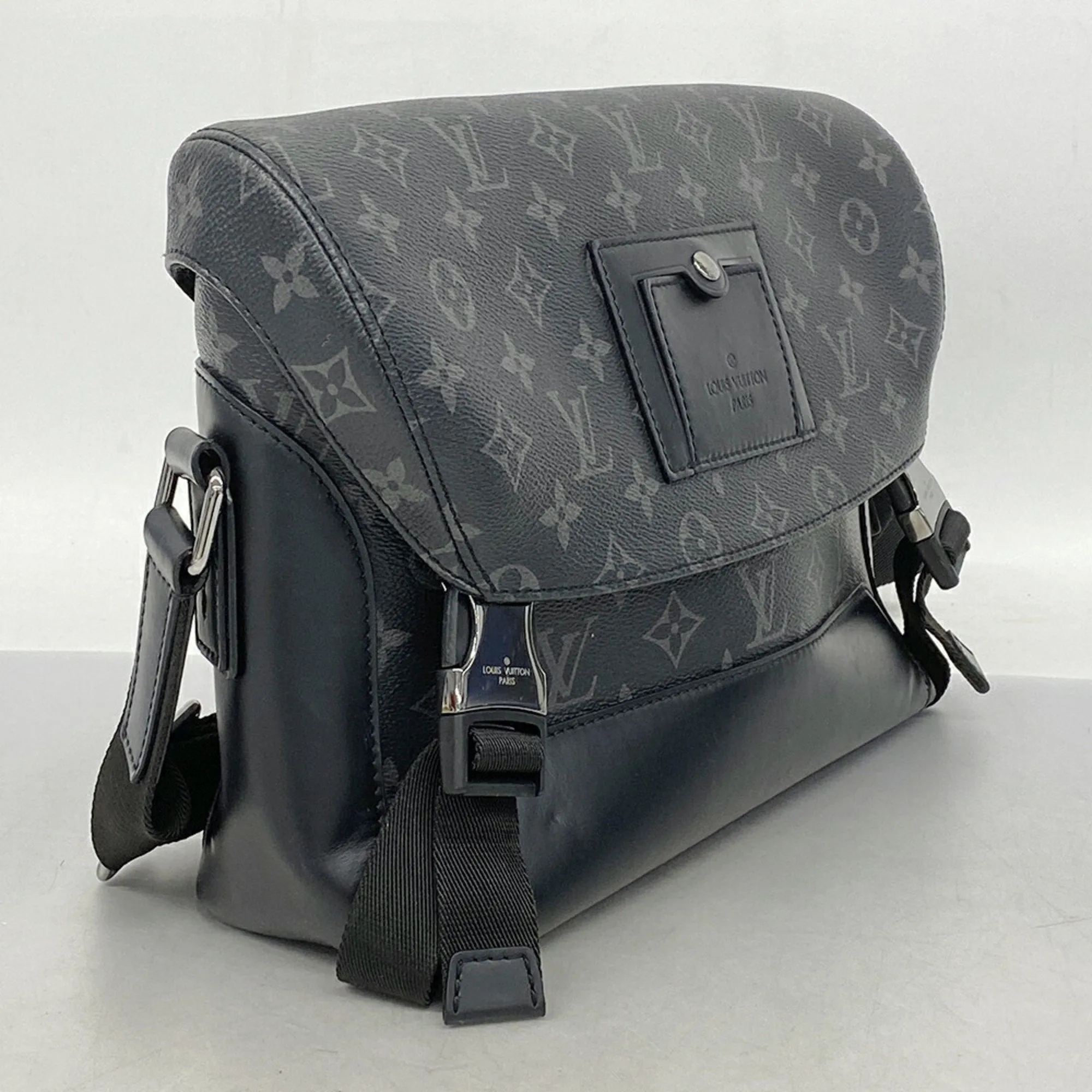 Louis Vuitton Messenger Voyager  Leather Shoulder Bag ()